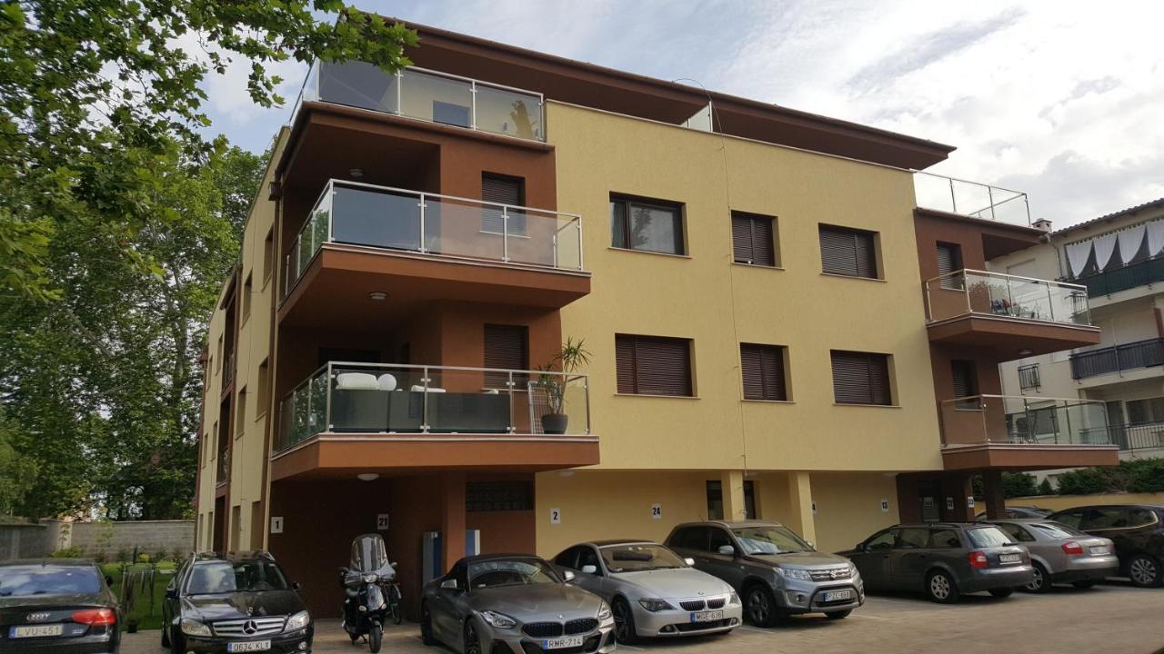 Sweet&Center Wellness Apartman Siófok Eksteriør billede